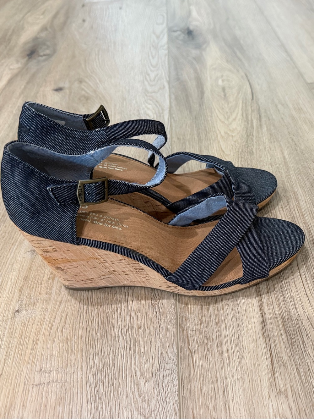 Women’s Tom Denim Wedge Sandals with Cross Straps Size 9